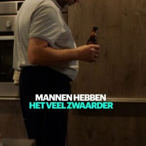 Maxim Hartman Instagram - Paul werkt zich in het zweet... of is het de andropauze? De komische dramaserie Ten minste houdbaar tot zie je vanaf 16 augustus op NPO1

#tenminstehoudbaartot #haarband #avrotros #memphis