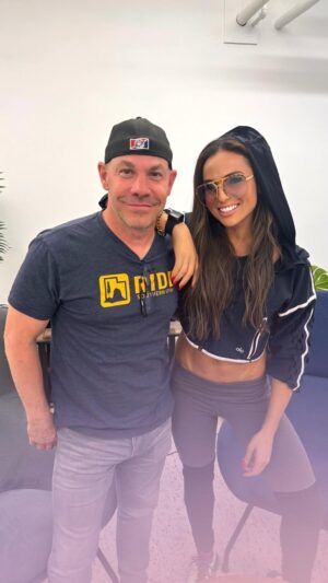 Maxim Martin Instagram - Je KIFFE ma vie avec @soniazarbatany ! Le nouvel épisode de « Deal Avec » est maintenant disponible partout! #podcast #dealavec