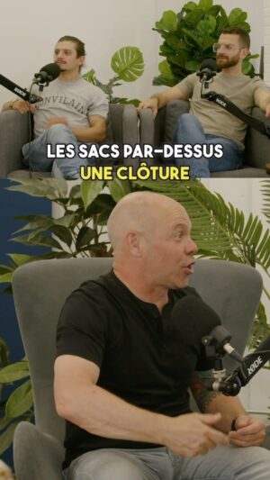 Maxim Martin Instagram - Une bonne poutine à 3h du matin, le podcast avec @emilekhoury et @jacobospian est disponible sur toutes les plateformes de podcast. #dealavec #humour #podcast