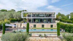 Maxime Merkouchenko Instagram - ☀️ SEASON RENTING 🔔
32k€/WEEK 
Discover this stunning contemporary villa in Mougins! With its modern design and 6 bedrooms, it's the perfect place to experience a luxurious lifestyle. Don't miss this unique opportunity!

Découvrez cette somptueuse villa contemporaine à Mougins ! Avec son design moderne et ses 6 chambres, c'est l'endroit idéal pour vivre un style de vie luxueux. Ne manquez pas cette occasion unique !

#ContemporaryVilla #Mougins #luxurylifestyle