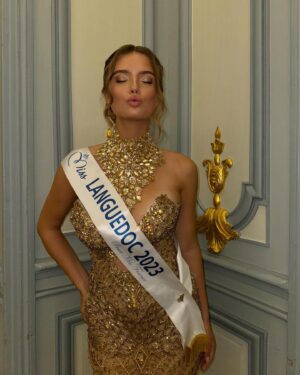 Maxime Teissier Instagram - ma remise de titre devait être ce soir mais la météo en a décidé autrement… je serais votre Miss Languedoc quelques jours de plus 💛 @comitemisslanguedoc 
Un immense merci @le_boudoir_de_mademoiselle pour cette robe 👑

MUA @_my_makeup___ 
HAIR @lindamakeuphair