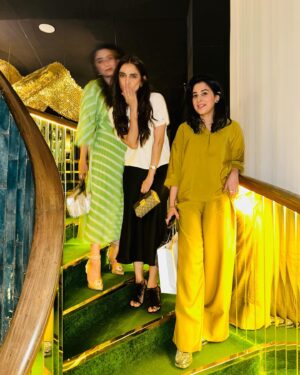 Maya Ali Instagram - Another candle added on the cake with these two. Who always try to make sure that I enjoy every special moment and make sure we make new memories. Love you my girls @zainab.qadeer and @ansaqadeeraq 💖💖