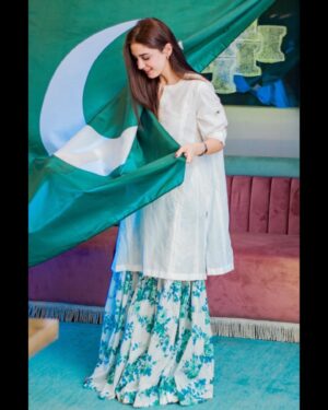 Maya Ali Instagram - On this special day🇵🇰, let’s remember the sacrifices made for our freedom and honor them by striving for a better future.And may we continue to build on the legacy of our forefathers and make our country even greater. Saluting the heroes who made our freedom possible and embracing the spirit of unity. May our flag always fly high and our hearts remain full of pride and joy. 

Jashan-E-Azadi Mubarak 🇵🇰

@zohaibclicks 📸