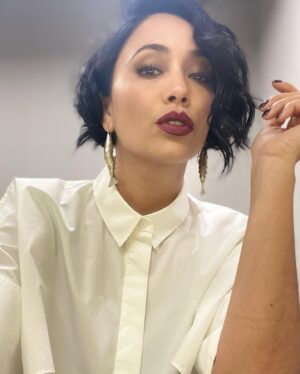Maya Zapata Instagram - Esta serie se llama: Como sobrevivir al aburrimiento en el camerino mientras me toca entrar… 🙄🥱😎

Ustedes qué hacen? 😜🥰