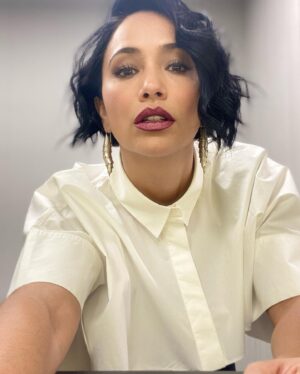 Maya Zapata Instagram - Esta serie se llama: Como sobrevivir al aburrimiento en el camerino mientras me toca entrar… 🙄🥱😎

Ustedes qué hacen? 😜🥰