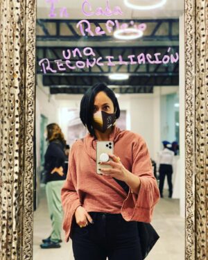 Maya Zapata Instagram - En cada reflejo, una reconciliación… 

Gracias a todos los que fueron parte del 1er Festival Poder Prieto! 

Gracias a @pinawear por mi bellísima blusa! 🙏🥰

@prietologias 
@poderprieto_mx