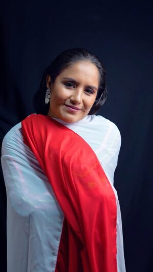 Mayella Lloclla Instagram - Ay perú Siempre me gusta homenajearte  y aprovechando el trend del momento me junté con mi equipo favorito @saaantiagoc @juliocesarneyra1  @jhefryvasquez , Pero nuestro más grande homenaje a nuestro País está en YouTube búsquenlo como “PERUANOS DE CORAZÓN”, un agradecimiento especial para @babydanzaks de quien tuve el honor de ponerme el traje de la danza de tijeras , y a mi bello @disfraces_umantuu por todo . 

#trendperuano #peru #mayellalloclla #trendperuano🇵🇪♥️ #sierra #costa #selva #danzadetijeras #peru🇵🇪 #28dejulio #victoriasantacruz #laflordelacanela #fiestaspatrias #28dejulio #felicesfiestaspatriasperú #arribaperú #arribaperu