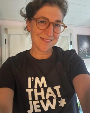 Mayim Bialik Instagram - There are so many different kinds of Jews… the “I’m that Jew“ campaign found a way to make every kind of Jewish person I know feel seen and accepted and part of the beautiful global Jewish community at a critical time in our history. Here’s me in my “proud Zionist Jew” necklace by @MiriamMerenfeldjewelry. Find a piece that says what kind of Jew you are and wear it proudly! Check out the link in my bio for more info. @eitanchitayat_words @miriammerenfeldjewelry