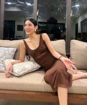 Medha Shankar Instagram - Thankyou so much for the birthday wishes🤗 Had the most rejuvenating stay in the midst of nature, surrounded by the love of my closest people. Funny thing- there was almost no network in the area (no, that wasn’t planned🌝), and i think that’s one of the primary reasons why this trip felt so wholesome. Nobody could take work calls or mindlessly scroll through social media too much which led to everyone being more present and engaged. And none of us has had a better time in years!🌸
New goal- Live. Love. Laugh. Pause. Repeat🌟