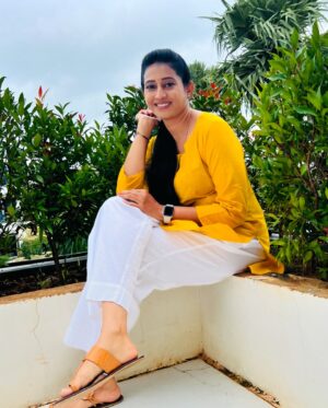 Meena Vasu Instagram - 💛💛💛