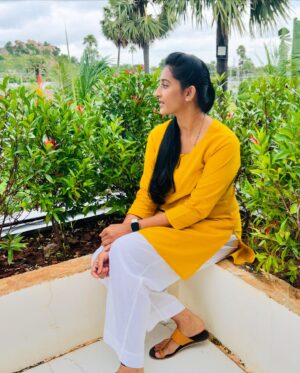 Meena Vasu Instagram - 💛💛💛