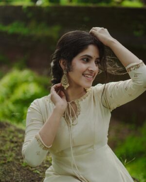 Meenakshi Dinesh Instagram - 🥀

Wearing @laagire 
📸 @_janakiy_ _ 

@sour__v