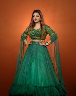 Meera Anil Instagram - .
Zee Keralam Maholsavam 🎙️
@zeekeralam 

👗 | @amiqdesigns 
Makeup | @mukeshmuralimakeover