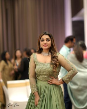 Meera Anil Instagram - 👗 from @thanuzbridalboutique 
💎 from @alameen_fashion_jewels 
📷 by @amal_bava 
💄 and hairdo by sushmitha