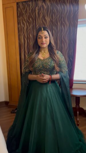 Meera Anil Instagram - .
Zee Keralam Maholsavam 🎙️
@zeekeralam 

👗 | @amiqdesigns 
Makeup | @mukeshmuralimakeover