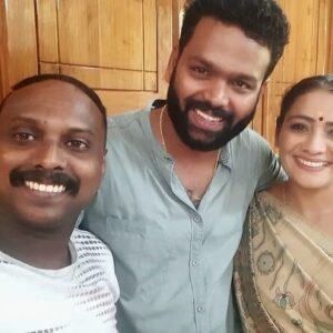 Meera Vasudevan Instagram - As one journey ends, collect your friends… put them in your pockets of memories, find your jug overfill with love that never seems to cease.. 
and so on a journey called Kudumbavilakku I found myself some good people to give me great memories - here with my husband DOP @vipin.puthiyankam and our lovely unit technician friends Kanna, Vinod etan, Anil etan, Abhi, Dileep, Shaja 
We will meet again soon my brothers! 
#tb #throwbacksaturday #kudumbavilakkufamily #malayalamtechnicians 
What a wonderful journey this has been!