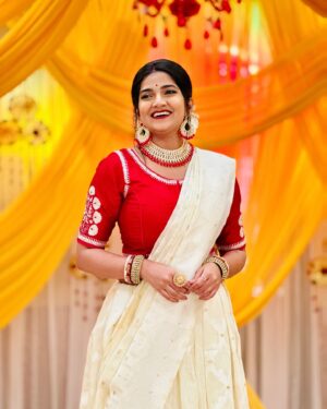 Megha Daw Instagram - 🌻💛

📸 @abhijit.saha.108889 
Outfit n Styling: @basusampurna 

#haldiceremony #mandy #explorepage #meghadaw #kothha #starjalsha
