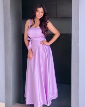 Megha Daw Instagram - 💜

👗 @sampurna_dey_100 
💄 @makeup_artist_ameet 

#explorepage #august