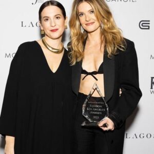 Meghann Fahy Instagram - Thank you to my sweet @saramoonves for presenting me with the incredible honor from @dailyfrontrow and thank you @maisonvalentino for my Snape cloak!! 🥹🖤