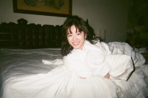 Mei Nagano Instagram - ・
寝起きの前髪の割れ方ってすごいよね？
あれ、私だけ？