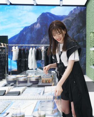 Mei Nagano Instagram - ・
久々の足だしファッション。
スースーしたけどうきうきしたよ。
お店の隅から隅までみて
全部欲しくなってしまったよ…🤦‍♀️
#PradaMiyashitaPark
