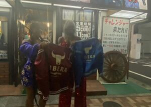 Meiko Satomura Instagram - プロレスラーみんな大好き【RIBERA】リベラステーキ目黒店。
@biancabelairwwe @jadecargill 食事終えてからも猛暑のなか、外で40分くらい笑顔で撮影していたのには感心しました！
私までジャケットいただき嬉しい‼️ありがとうございます😊
#WWE #WWEjapan #WWEtokyo 
2024.7.26