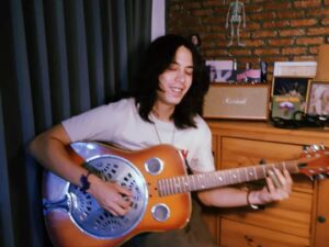 Mek Mekwattana Instagram - 𝙏𝙝𝙚 𝙨𝙤𝙣𝙜 𝙩𝙝𝙖𝙩 𝙨𝙝𝙖𝙥𝙚𝙙 𝙢𝙚 

พอพูดถึงเพลงแล้ว ทุกคนคงจะมีเพลงพิเศษในแต่ละช่วงชีวิตของตัวเอง
ส่วนของเราก็มีเพลงนึงที่เริ่มทำให้สนใจและหลงใหลในดนตรีร็อคแอนด์โรล นั่น ก็คือเพลง 𝘽𝙧𝙚𝙖𝙠 𝙤𝙣 𝙏𝙝𝙧𝙤𝙪𝙜𝙝 จากวง 𝙏𝙝𝙚 𝘿𝙤𝙤𝙧𝙨
แล้วของเพื่อน ๆ ล่ะ มีเพลงอะไรที่เป็นเพลงพิเศษที่ต้องย้อนกลับไปฟังเสมอ ๆ บ้าง เข้ามาแชร์กัน 

@ashasia_thailand
#Homelinelll #MarshallTH
#AshAsia #Jessemek