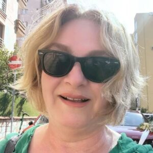 Melahat Abbasova Instagram - Azerbaycan Devlet Sanatçısı, Azerbaycanımızın gururu, ünlü besteci , İstanbul Şehir Tiyatrolarında sahneye koyduğum  değerli yazarımız Elçinin” Shakespeare”ve Hüseyiin Cavidin” İblis” oyunlarının bestecisi canım Aygünümle nihayet buluştuk. Herkesin hayatında Aygün gibi dürüst, sözü yüze deyen, merd , güvenle yastlana bileceyin bir dostu olmalı. Seni seviyorum AYGÜN. Hayatımda var olduğun üçün sene minnetdaram🙏 @aygunsamedzade @sanirabiigaa