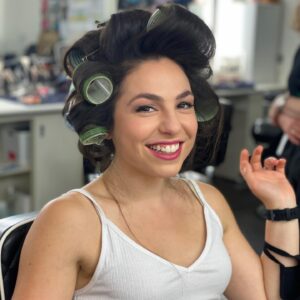 Melanie Bracewell Instagram - SENTIMENTAL POST INCOMING. I’ve arrived at the Edinburgh Fringe. A festival I’ve dreamed of doing ever since I started comedy. Here is a flawless illusion to celebrate. So grateful for @workingdogprod for letting me run away for a little bit. But even more than that I’m so beyond excited to see my friend @mel_tracina take the desk in my absence tonight. She’s an absolute superstar and more than ready for this. She deserves all the support in the world and I hope all the @cheapseatsau fans give it to her. As a side note, my run starts tomorrow in Edinburgh and I’d love you to all tell one thousand of your closest friends. There’s still some two for one tickets for the 5th and 6th of August. Lap em up!