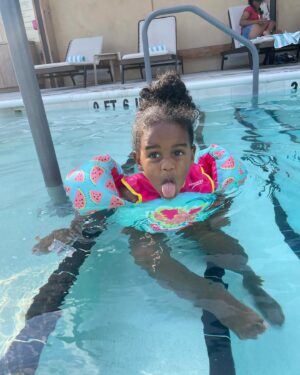 Melanie Fiona Instagram - Fun fact: 9 years ago, on this exact day, July 4th (my birthday 🎈) I found out I was pregnant with my son. 

Look at us now. 🥹 

Life is a trip. 💫
All of my dreams have already come true. 🙏🏾
Today is the gift. 🎁 
Kaia is a mood. 😝

Living in a perpetual state of love and gratitude.
Thanks for all the birthday calls and messages. 
💜