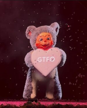 Melanie Martinez Instagram - 🍓🎂🤍𝖙𝖗𝖎𝖑𝖔𝖌𝖞 𝖙𝖔𝖚𝖗

using my one remaining brain cell to finally post some pics from this tour ☺️

haven’t processed just how precious this experience is yet,
creating this show, seeing your faces every night, performing with the most incredible humans🌷

NYC, I can’t believe we’re playing MSG for two nights in a row starting tomorrow…. at a loss for words 

Love y’all forever 💓