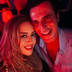 Melisa Doğu Instagram - Belki de kendimi Teoman’ın kulisinde bulmuşumdur 🎸 @teoman 🤘🏻