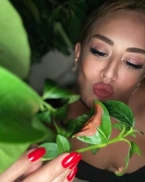 Melisa Doğu Instagram - 💕🥂💋🙋🏼‍♀️