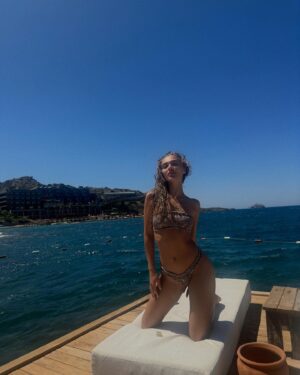 Melisa Döngel Instagram - temmuz ayı tatil ayıııııı🫶🏻🫶🏻