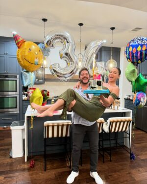 Melissa Barrera Instagram - 34 feels so good ❤️ 
Gracias por tanto 🙏🏻