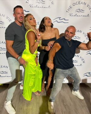 Melissa Gorga Instagram - Back to my roots❤️ Had the best time with @daniellecabralofficial 👯‍♀️ DO NOT miss tonight's episode of #rhonj it's a great one! And then I'm live with @bravoandy on @bravowwhl !
