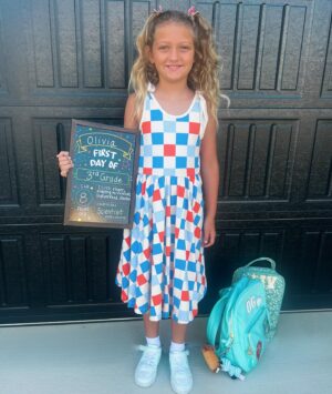 Melissa Ordway Instagram - Back to school 🍎 

Not sure how Olivia is already in 3rd grade and Sophie is in 1st…. They are growing up way too fast! 😭 tears were shed today, but only by me. Thankful for a sweet school and sweet teachers that our girls absolutely love! ❤️
