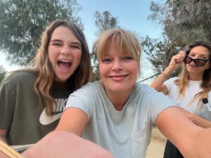 Melissa Peterman Instagram - Always a good day taking a walk with this Rae of Sunshine and mom Holly! #fridaynightwalkandtalk @raeganrevord ❤️