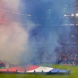 Melissa Reddy Instagram - Opted for one of the coolest kits ever in a super cool city to watch an ice-cold Euros match up ❄️❄️❄️

I know a lack of goals is automatically bemoaned as low quality, but some of the defending and individual battles last night!!! 👏🏽👏🏽👏🏽 

It’s not the stuff of highlights reels and viral social loops, but it is decisive at the highest level, beautiful in its own way on this scale. 

(Allez Les Bleus 🇫🇷 | Unlucky Portugal 🇵🇹)