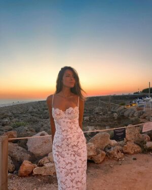 Melyssa Pinto Instagram - Que mi amiga se casaaaaaa! Y que mejor manera que despedirla de su soltería en Menorca, entre amigas y con una buena pomadita! Que por cierto probé ayer por primera vez y me encató jajaj