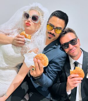 Memo Dorantes Instagram - Con este par, me caso 2 veces por semana!! 
@fuzzoficial @memodorantes 

Maruja 👰🏼‍♀️ Zacarías 🤵🏻 Justino 🦸🏻‍♂️

@un_bodorrio_de_alta_alcurnia 
17 y 24 de agosto (3:00 pm) por qué (7:00pm agotado)