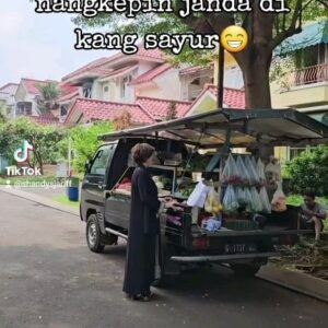 Meriam Bellina Instagram - Lagi belanja sayur di raziaaa😄😄
Se'asik itu kk hanum @bellinamer 👍🙏🙏