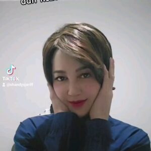Meriam Bellina Instagram - Yg kezeeell sm kk hanum, 
Silahkan komen 1 kata😁