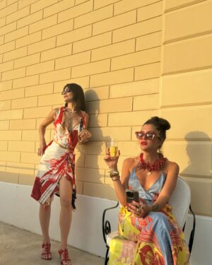 Meriç Aral Instagram - muhteşem bir yerde, muhteşem bir haftasonu geçirdik. buram buram kız neşesi, ışıl ışıl bir koleksiyon. teşekkürler  @basakdizer ve @atasayjewelry ellerinize sağlık, harika bir birliktelik✨🥂✨✨🧿✨🥂🍋🍋
#davet