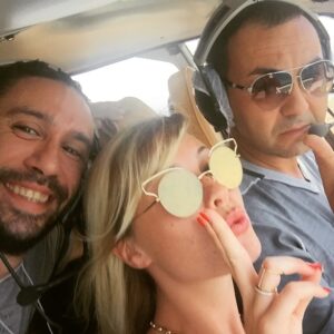 Merih Ermakastar Instagram - Yollarda ...🚁🚁🚁👍😍😘 @sortacrr @chloe_coco_lou  #bodrum #çeşme #kıbrıs #helikopter #tırsmatırstıkçasırasanagelecek #konser #bayram