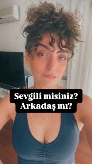 Merve Polat Instagram - He he arkadaşsınız😏Eşe dosta gönder herkes ne olduğunu bilsin👍🏽Çıkma teklifi de geri gelsin😂