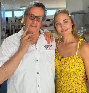 Meryem Uzerli Instagram - #birthdaycelebration Part 2 ❤️ #happiestbirthdaygirl 💕🌼💕