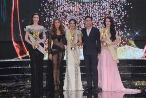 Metinee Kingpayome Instagram - Congratulations to TOP 3 Miss International Queen 2024
👑 WINNER - CATALINA MARSANO 🇵🇪 PERU @catacc23
.
🏆1st Runner-Up SARUDA PANYAKHAM 🇹🇭 THAILAND @saruda_official (✨️MUSE Student)
👏ยินดีกับลูกศิษย์ Muse by Metinee
.
🏆2nd Runner-Up NGUYEN TUONG SAN 🇻🇳 VIETNAM @tuogsann (✨️MUSE Student)
👏ยินดีกับลูกศิษย์ Muse by Metinee
.
‘The Force of Transformation 👑’
.
#MIQ2024
#Missinternationalqueen 
#TheForceofTransformation 
#Worldequality