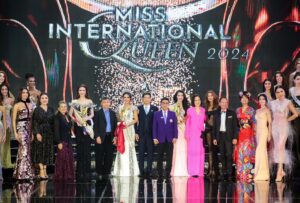 Metinee Kingpayome Instagram - Congratulations to TOP 3 Miss International Queen 2024
👑 WINNER - CATALINA MARSANO 🇵🇪 PERU @catacc23
.
🏆1st Runner-Up SARUDA PANYAKHAM 🇹🇭 THAILAND @saruda_official (✨️MUSE Student)
👏ยินดีกับลูกศิษย์ Muse by Metinee
.
🏆2nd Runner-Up NGUYEN TUONG SAN 🇻🇳 VIETNAM @tuogsann (✨️MUSE Student)
👏ยินดีกับลูกศิษย์ Muse by Metinee
.
‘The Force of Transformation 👑’
.
#MIQ2024
#Missinternationalqueen 
#TheForceofTransformation 
#Worldequality