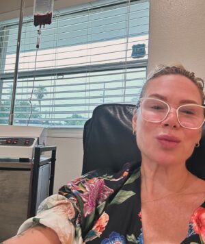 Mia Michaels Instagram - So…have you heard of cleaning out your blood to eliminate toxins from your whole body? In this chemically toxic world we live in… it’s one of my go tos for whole body healing. DETOX!!! @restoringhealthorlando #detox #health #miamichaelsartoflife  #artoflivingwell #onebodyonelife